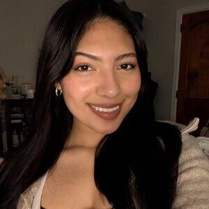 Meet your Posher, Samia